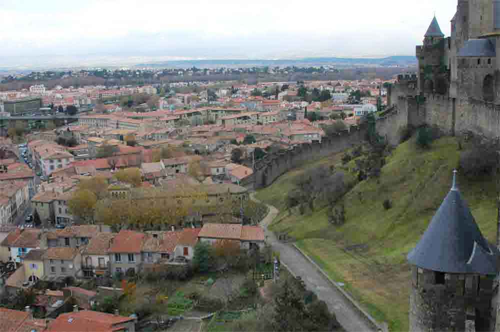 Francia - Carcassonne 15 - La Cité y paisaje.jpg